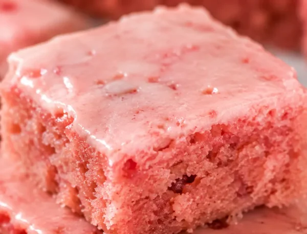 Easy Strawberry Brownies Recipe