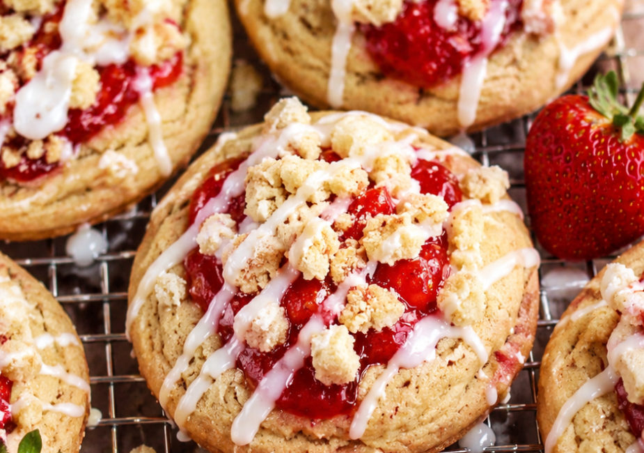 Soft Strawberry Shortcake Cookies
