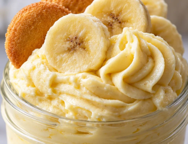 CREAMY BANANA PUDDING FLUFF SALAD